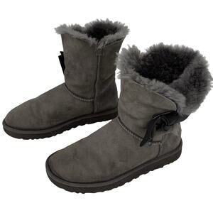 UGG Women's Daelynn Boots Size 8 Charcoal Gray Classic Short Sheepskin Lined Bow